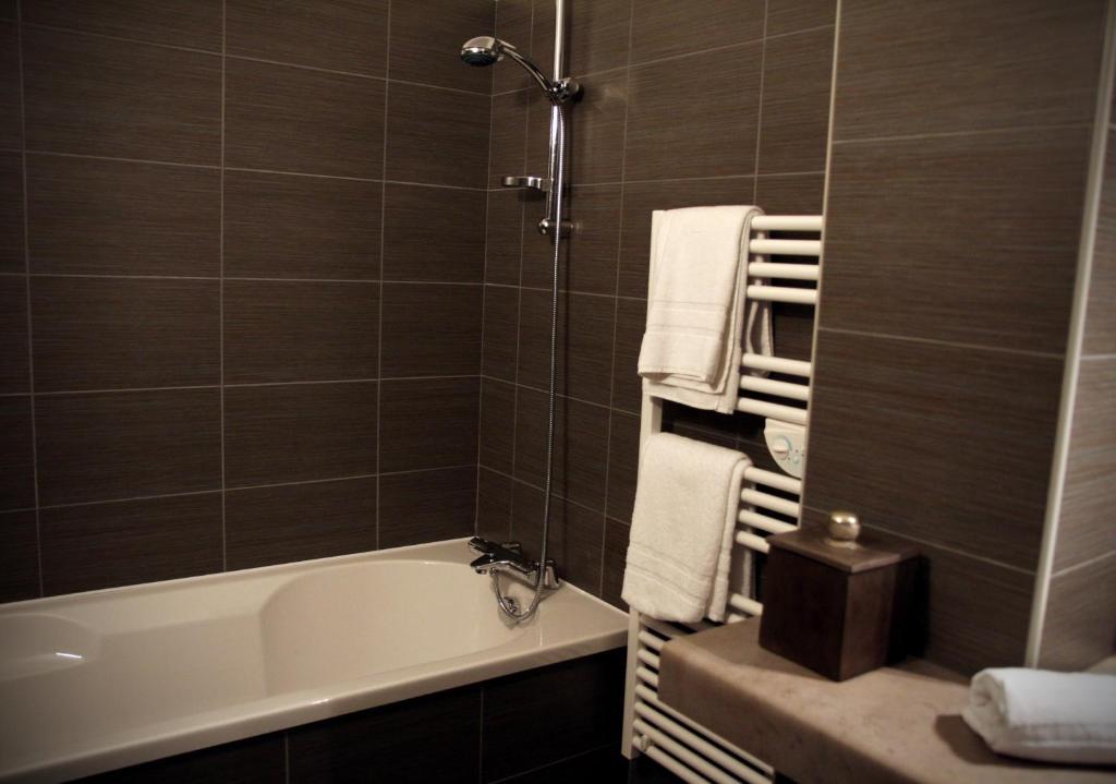 Hotel Bar Le Globe Saint-Die-des-Vosges Номер фото