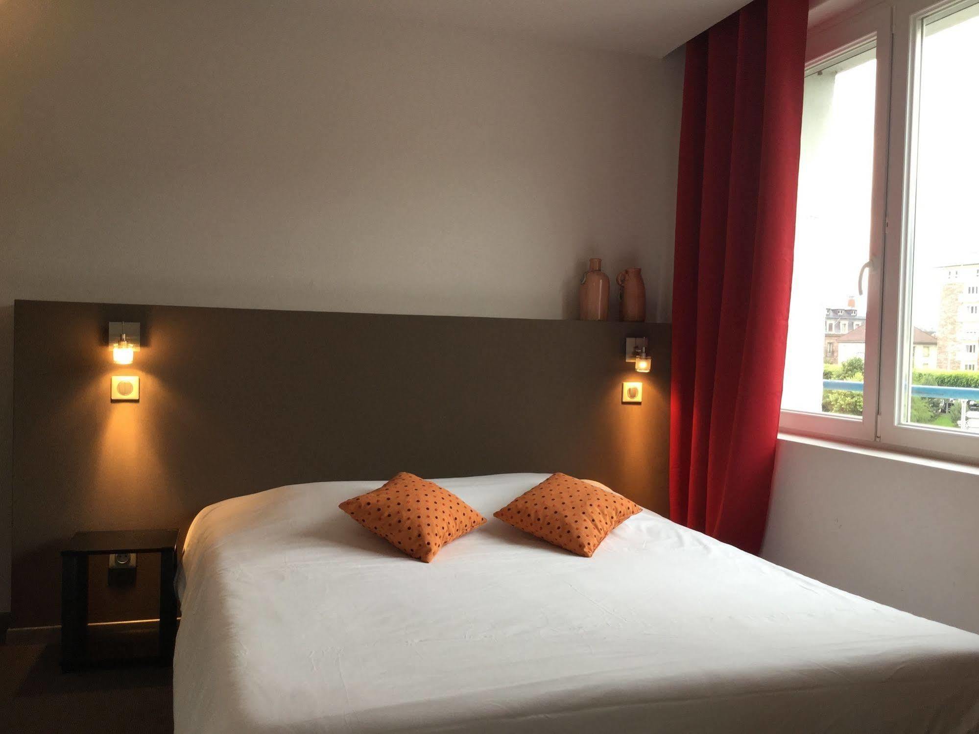 Hotel Bar Le Globe Saint-Die-des-Vosges Екстер'єр фото