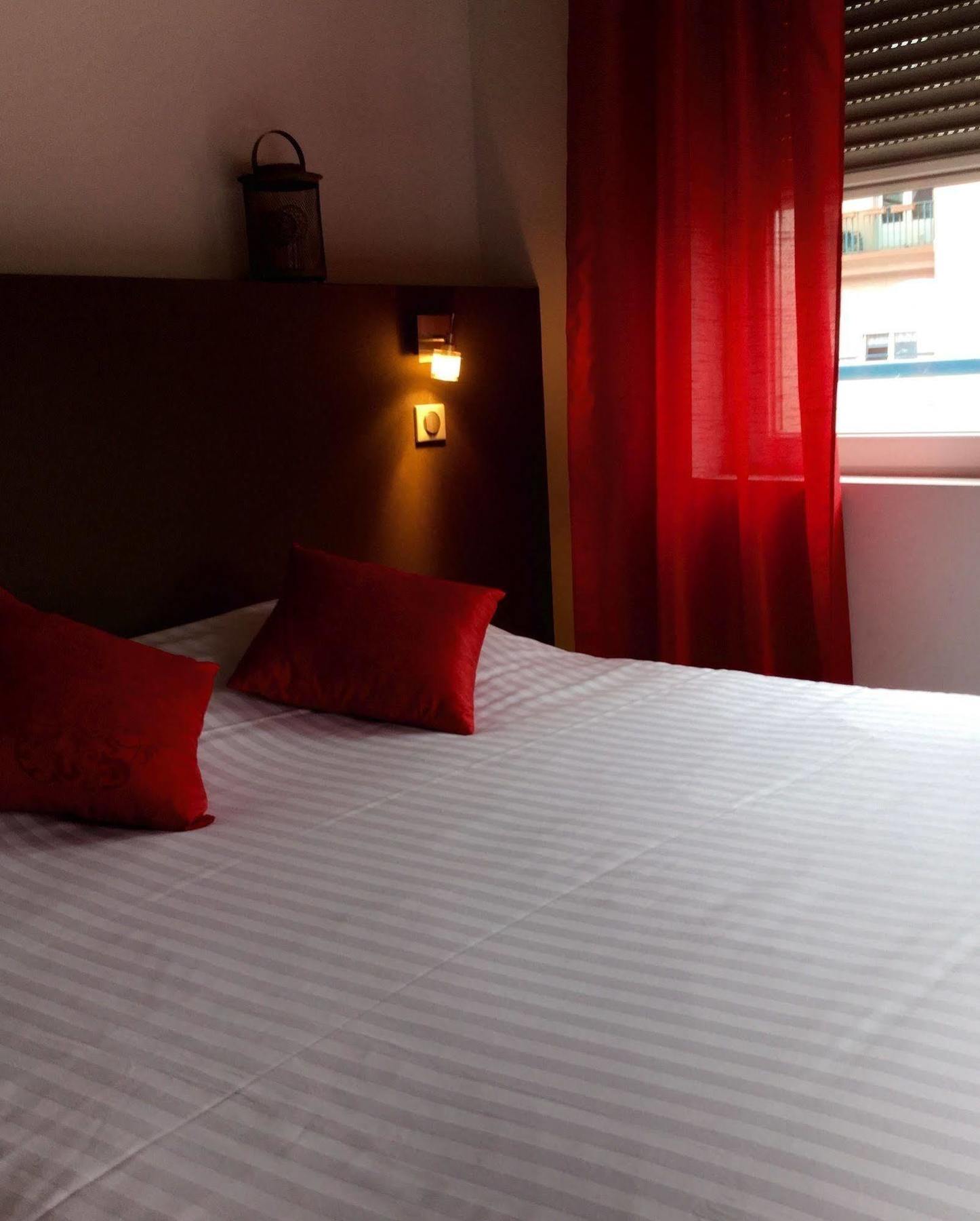 Hotel Bar Le Globe Saint-Die-des-Vosges Екстер'єр фото