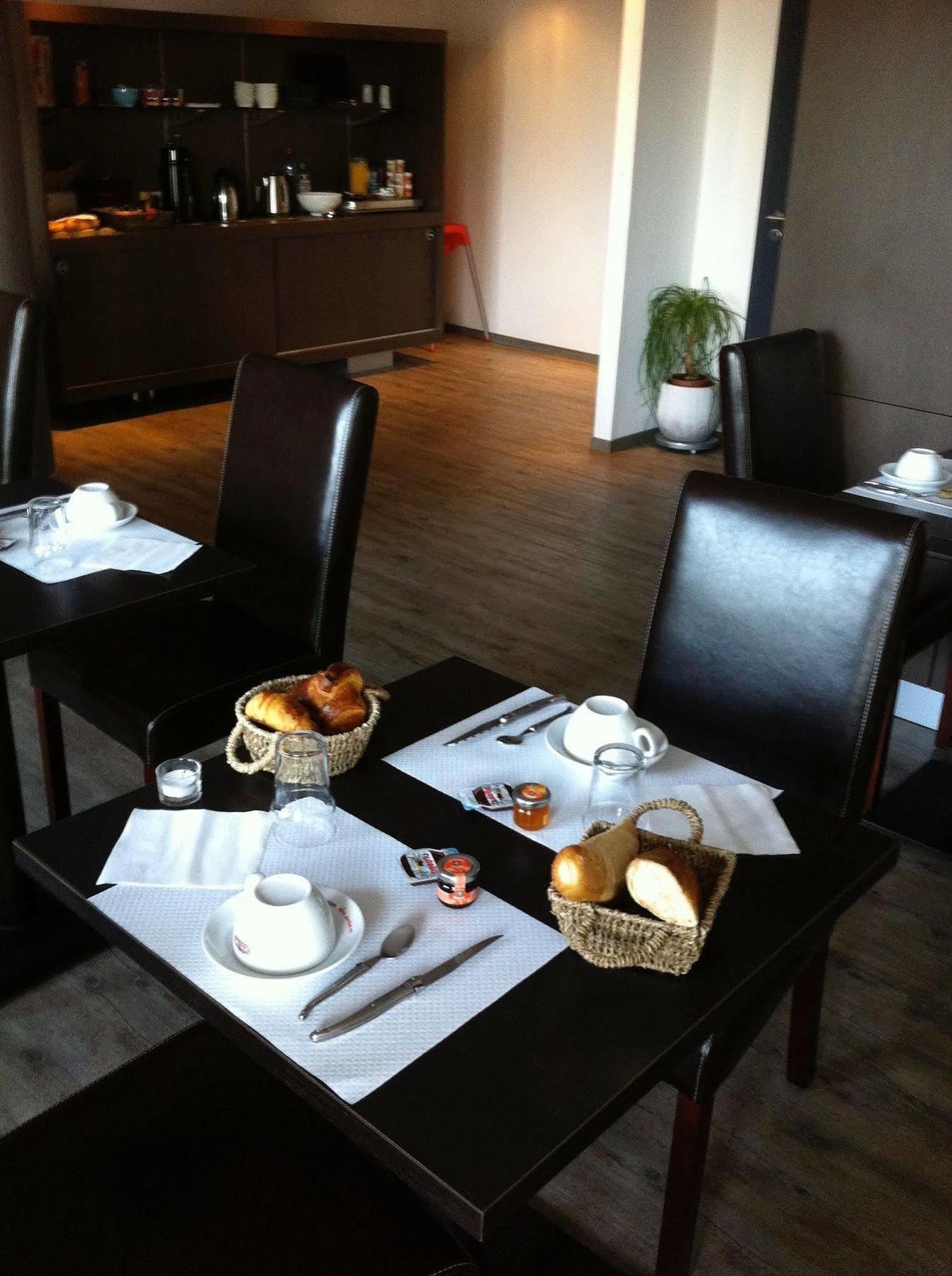 Hotel Bar Le Globe Saint-Die-des-Vosges Екстер'єр фото